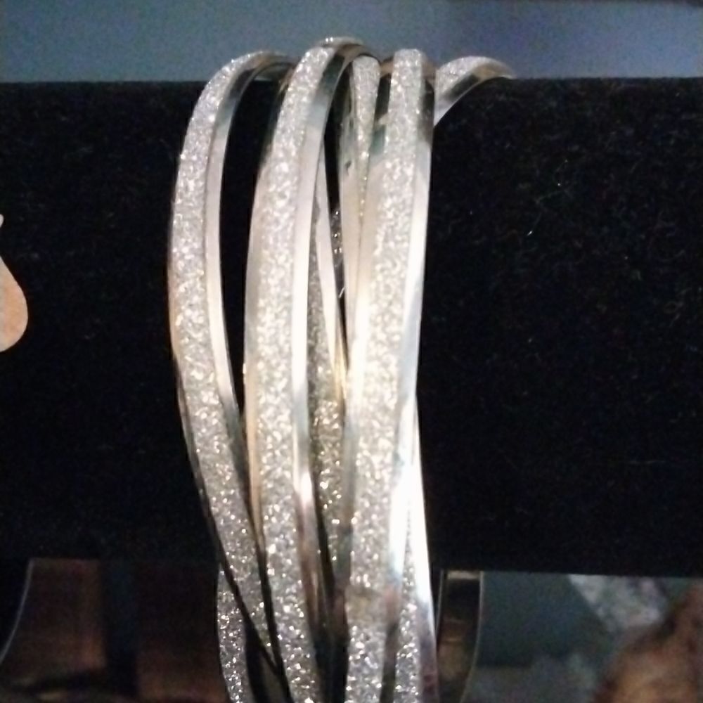 Infinity style bangle bracelets  - Picture 4 of 5